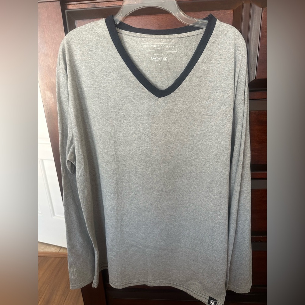 White Company London PJ Long Sleeve Gray V-Neck Made for Qatar Airlines Sz Large